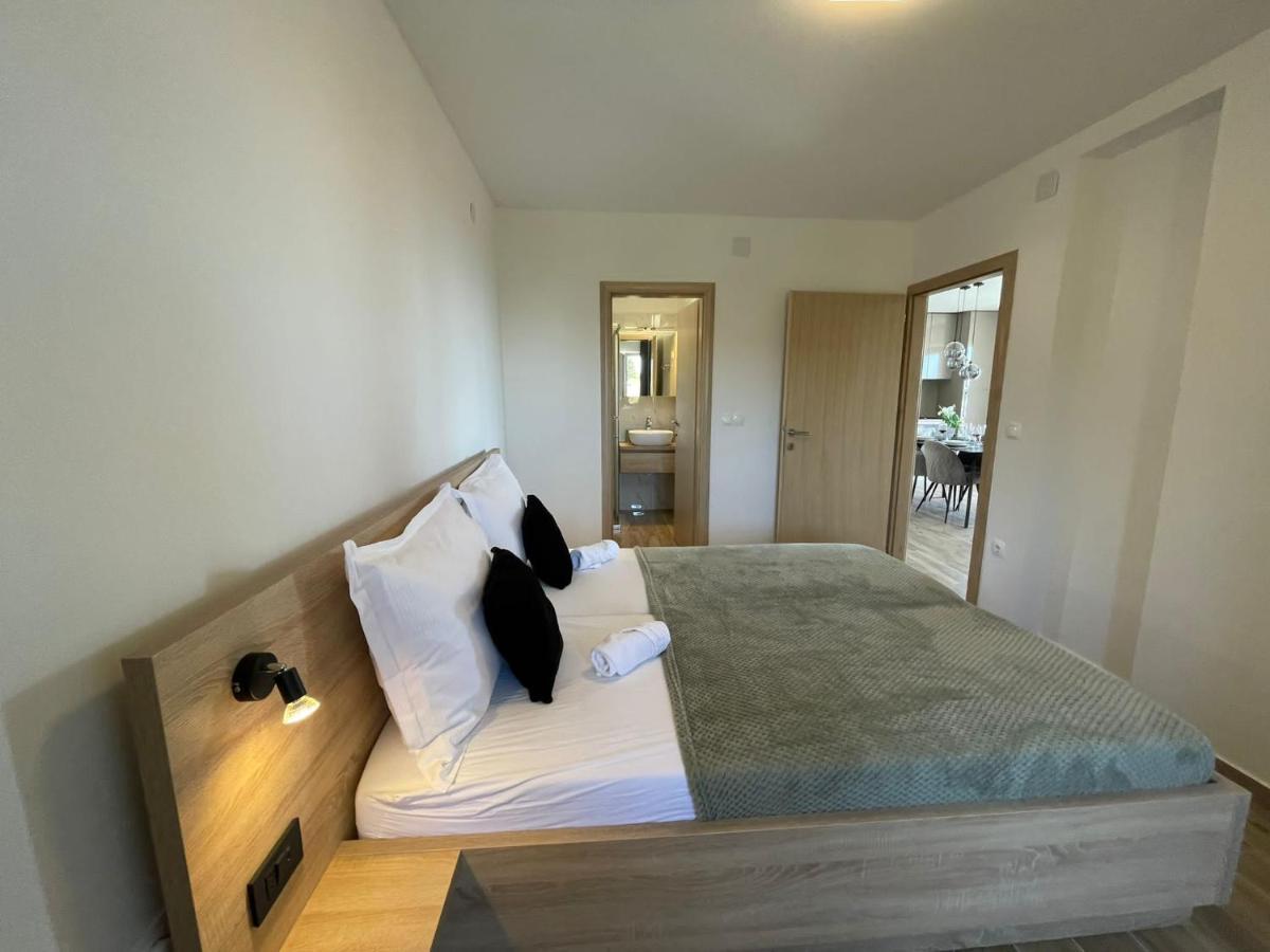 Apartmani Starigrad Paklenica - Danijel Экстерьер фото